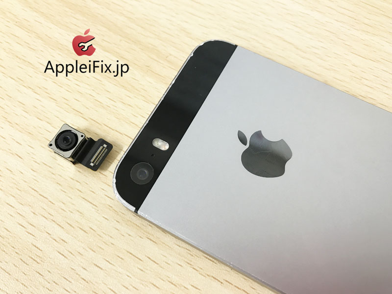 iPhoneSE バックカメラ交換修理1.jpg