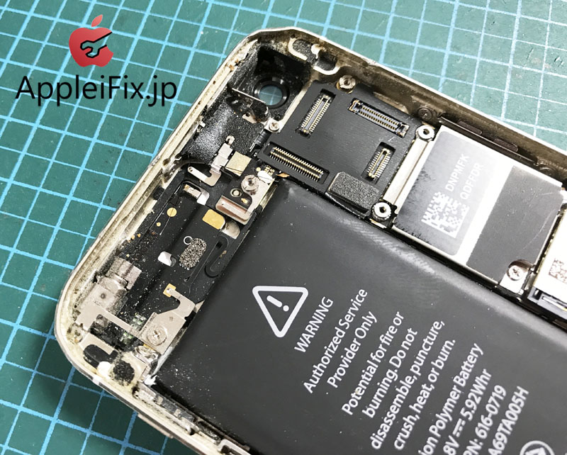 iPhone5S フロントパネル交換修理と凹み、歪み緩和作業修理2.jpg