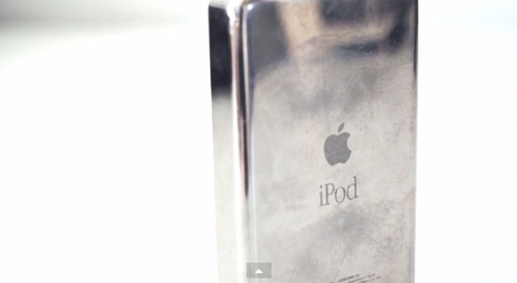 Original-iPod-with-Newest-iTunes-YouTube-e1423628134256.png