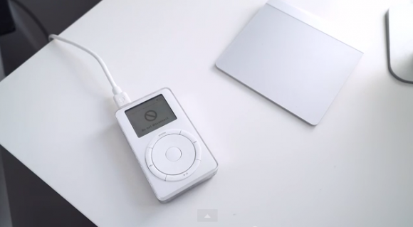 Original-iPod-with-Newest-iTunes-YouTube1-e1423628427133.png